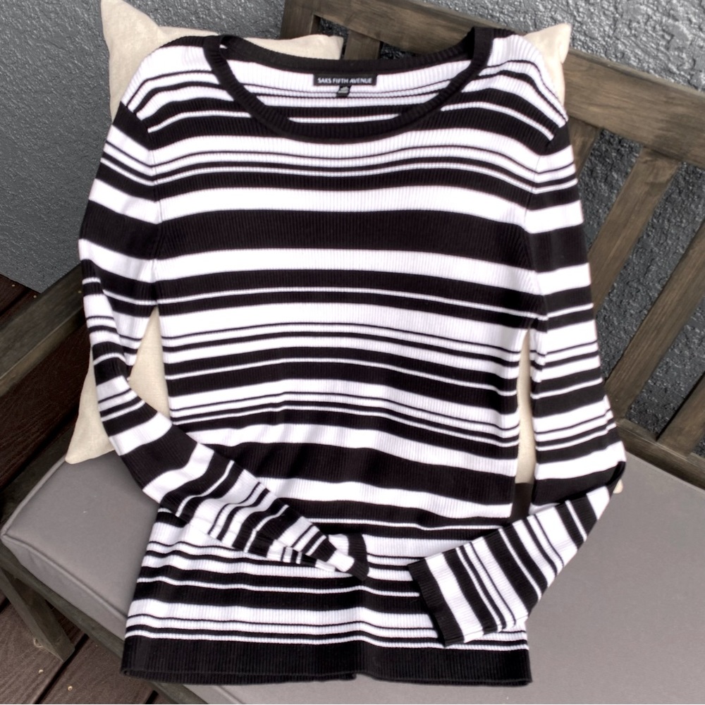 Saks Fifth Avenue Crewneck Sweater Black and White Striped Ribbed Fitted Sz L